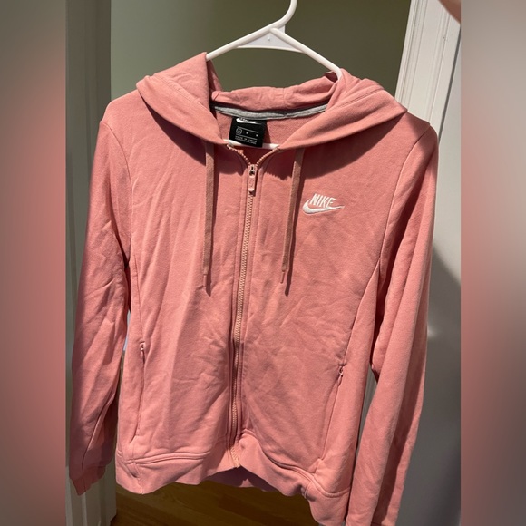 Nike Tops - Nike Sweatshirt